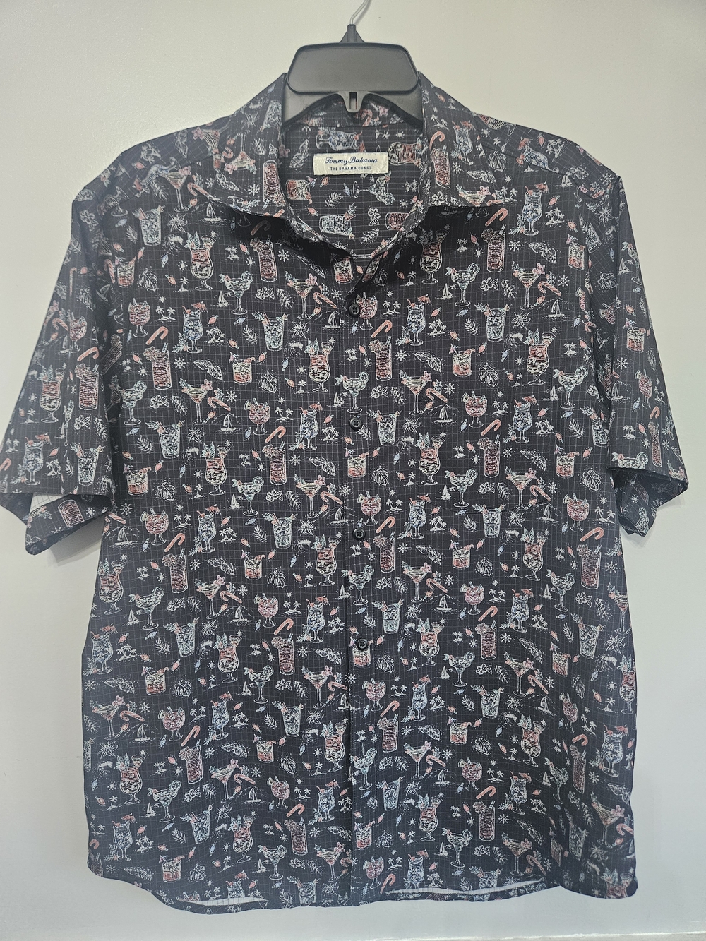 EUC Tommy Bahama IslandZone Med Black Boozy Nights Xmas Holiday Cocktail Shirt